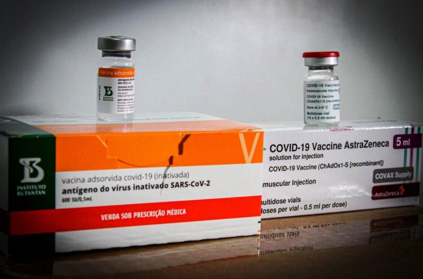 Distribuição de 76,2 mil doses das vacinas CoronaVac e AstraZeneca é definida em Mato Grosso