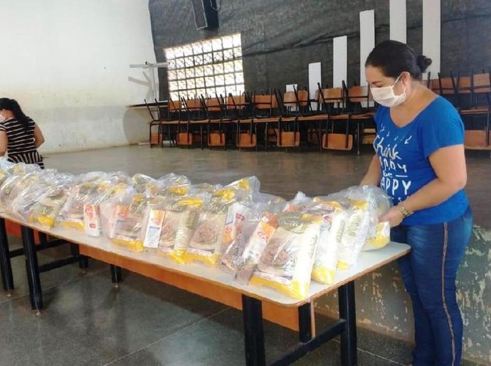 Governo de MT distribui 361 mil kits de alimentação escolar às famílias de estudantes da rede estadual