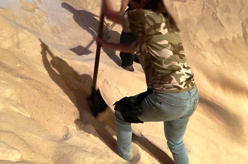 Polícia Federal encontra 155 kg de cocaína após cavar carga de açúcar por mais de 10h no Porto de Santos