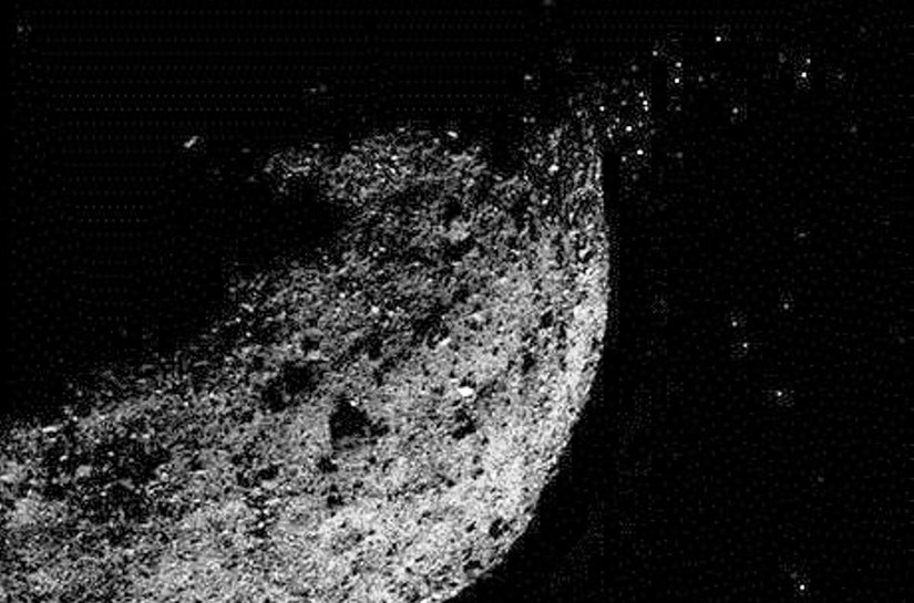 Missão da Nasa faz último voo ao redor do asteroide Bennu e coleta imagens