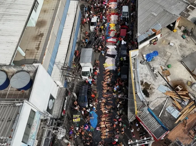 Número de mortes em megaoperação no Rio passa de 130, diz defensoria