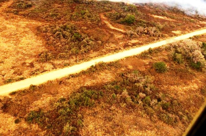 Corpo de Bombeiros é acionado para conter incêndio no KM 103 da Transpantaneira