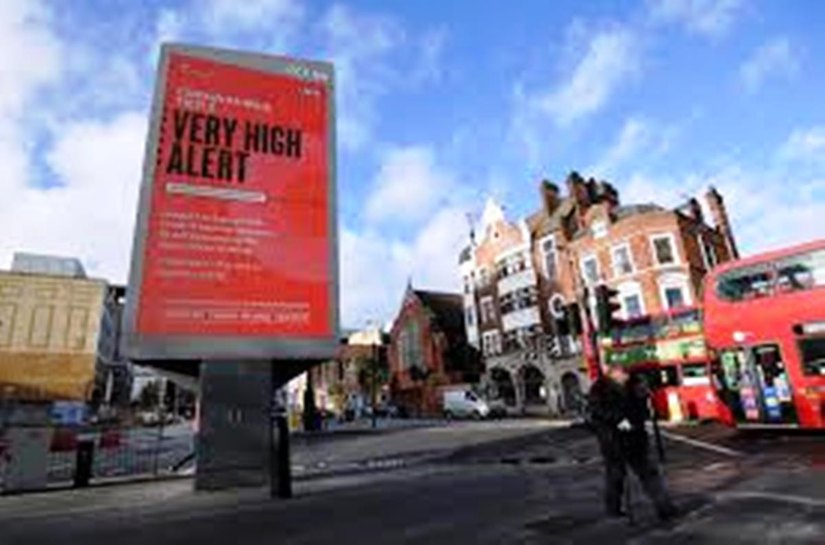 Reino Unido adotará lockdown parcial no Natal contra nova variante da Covid-19