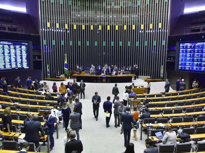 Congresso aprova texto-base da LDO de 2024 com calendário para empenho de emendas obrigatórias
