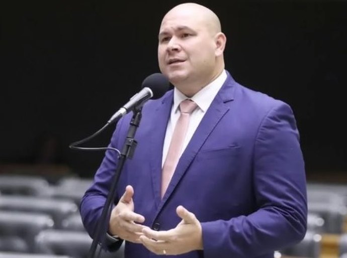Brunini anuncia demissão de mil servidores comissionados da Prefeitura de Cuiabá
