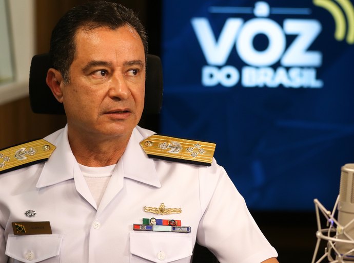 Após Cid dizer que ex-comandante tratou sobre golpe, Marinha afirma que é fiel no cumprimento da lei
