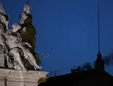Primeira votação para eleger novo papa termina em fumaça preta: em 6 pontos, tudo sobre o conclave no Vaticano