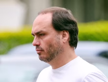 MPRJ reabre investigação contra Carlos Bolsonaro por suspeita de rachadinha