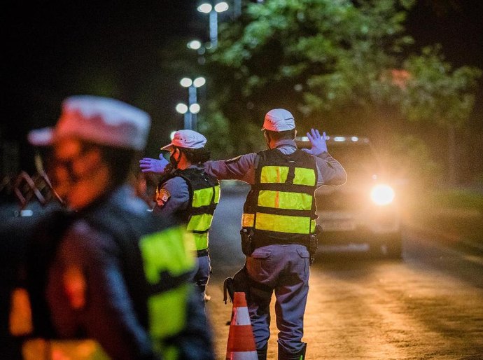 Operação Lei Seca prende 11 condutores embriagados e remove 57 veículos