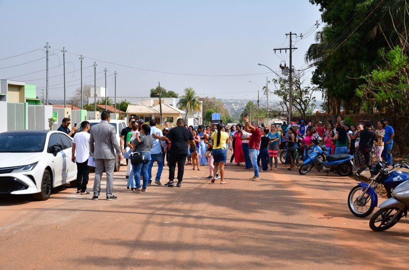 Polícia prende dois por dano e receptação durante manifestação a candidato investigado por ligação com facção