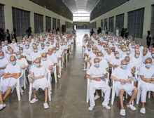 O julgamento coletivo em El Salvador que reúne centenas de acusados de integrar a gangue MS-13