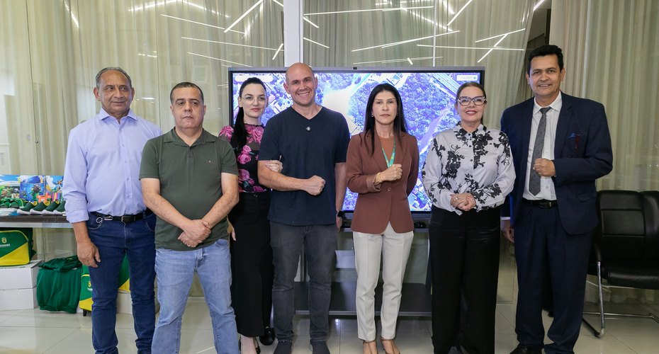 Abilio sanciona lei que retira cobrança de remoção e estadia para veículos antes de leilão