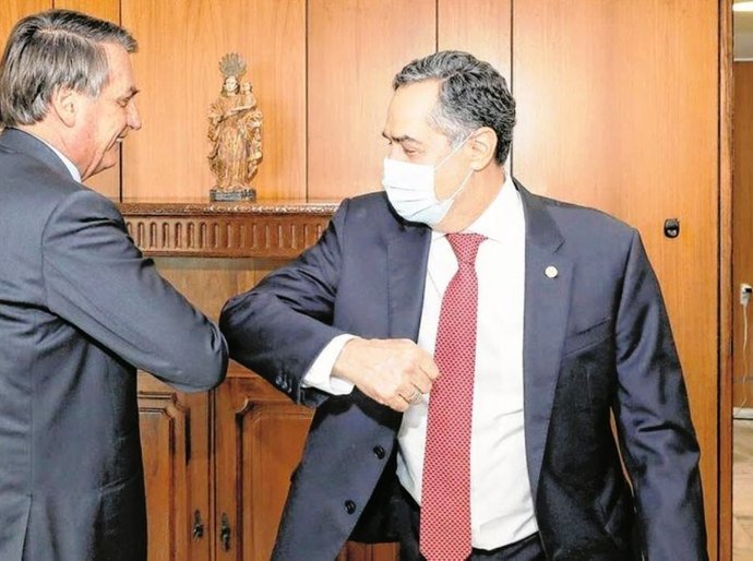 Bolsonaro desiste de pedir impeachment de Barroso