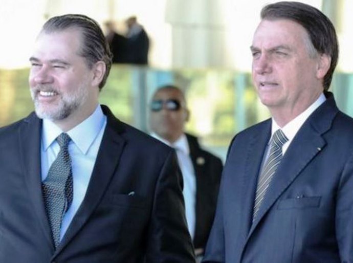 Como aproximação com Bolsonaro e inquérito polêmico fragilizaram STF na gestão Toffoli, segundo juristas