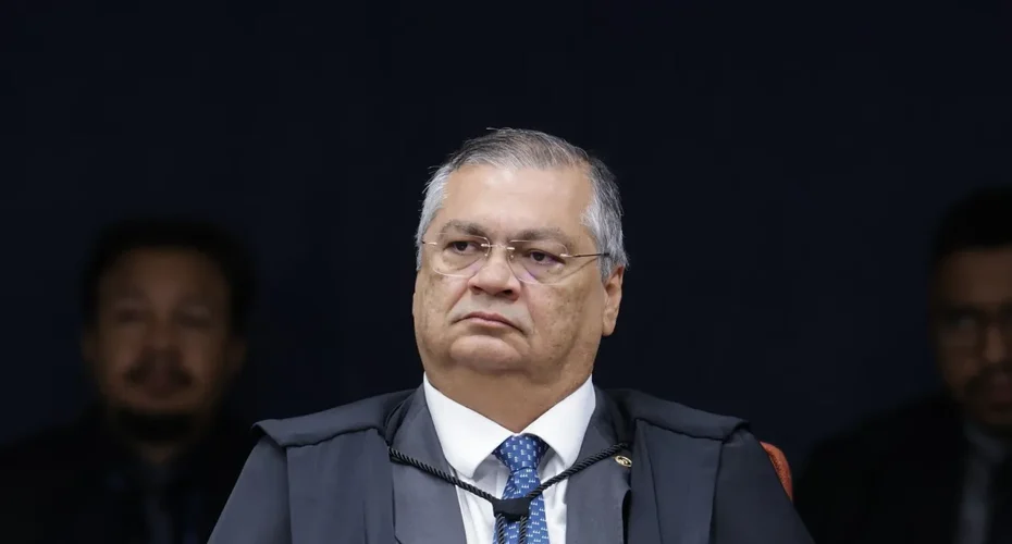 Dino abre inquérito contra Bolsonaro com base em parecer da CPI da Covid