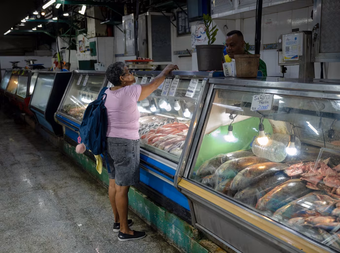 Dois meses após os terremotos na Venezuela, La Guaira retoma suas atividades sem turismo e em meio aos escombros