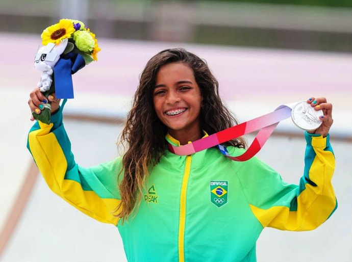 Rayssa Leal, a Fadinha, fatura prata no skate street em Tóquio 2020