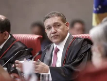 Nunes Marques vai relatar ação de Bolsonaro para anular pena