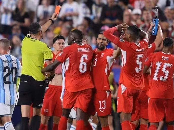Copa: técnico da Suíça diz que arbitragem 'destruiu' jogo contra Argentina
