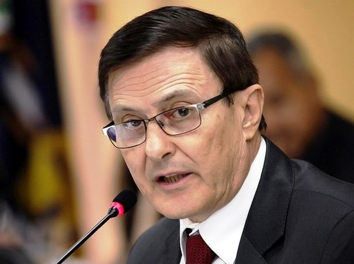 Polícia Federal prende o conselheiro afastado por corrupção do TCE/MT, Waldir Teis; Ordem é do STJ por obstrução à justiça