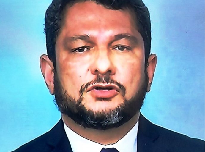 “Terminamos o debate e Emanuel Pinheiro não respondeu quantos tinha no paletó”, indagou o candidato do PT