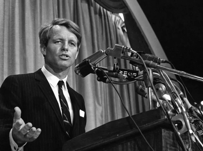 Governo Trump divulga milhares de registros sobre assassinato de RFK em 68