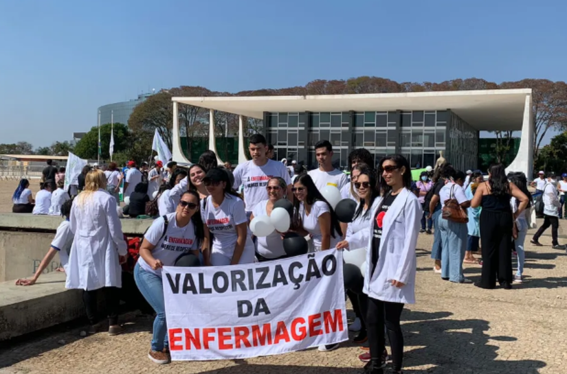 Piso da enfermagem: veja por que pagamento ainda não é realidade e quais os entraves financeiros