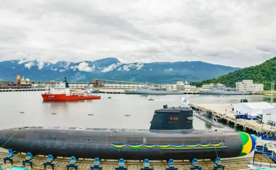 'Brasil não pode abrir mão de submarino nuclear nem ceder à pressão para revelar seus detalhes'