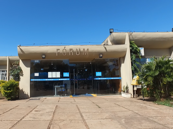 TJ/MT entrega em definitivo prédio do antigo Fórum e 1600 móveis para a Prefeitura de Várzea Grande