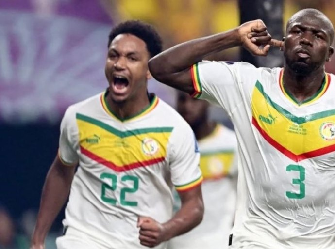 Koulibaly marca, Senegal vence o Equador e avança às oitavas da Copa do Mundo após 20 anos
