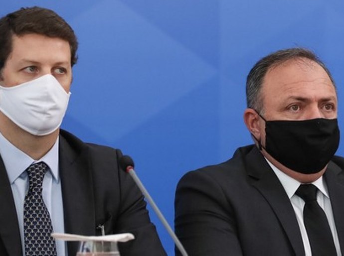 Bolsonaro diz que Pazuello e Ricardo Salles vão ficar no governo