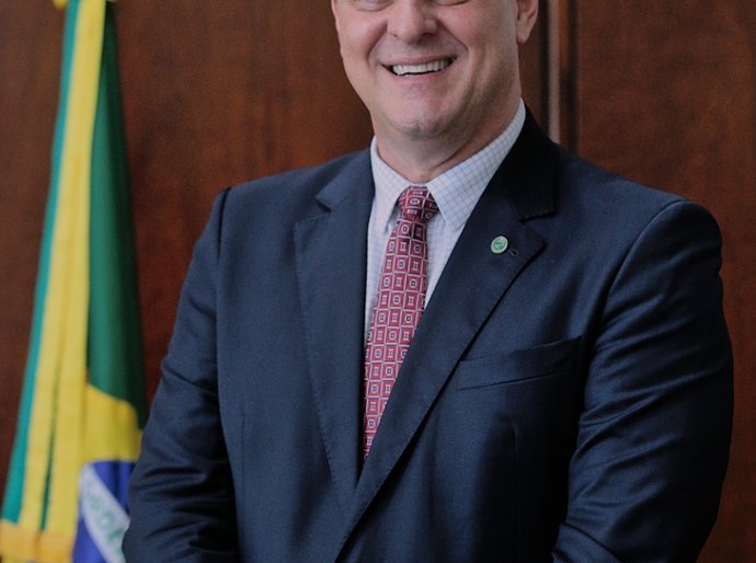 Investimentos Polêmicos: Recursos destinados por Carlos Fávaro a Mato Grosso geram controvérsia e questionamentos