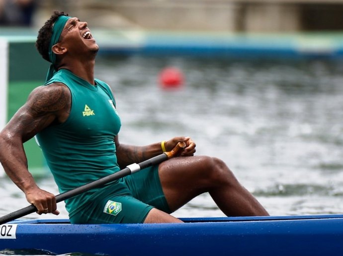 Isaquias Queiroz leva a medalha de ouro nas Olimpíadas de Tóquio