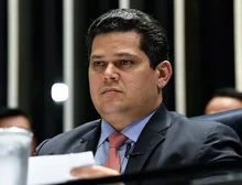 Alcolumbre deixa PEC da 6x1 para depois do recesso e evita prazo