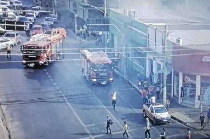 Incêndio atinge a loja solução cosméticos, no centro de Cuiabá