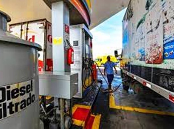 Petrobras anuncia redução de R$ 0,20 no preço do diesel para distribuidoras