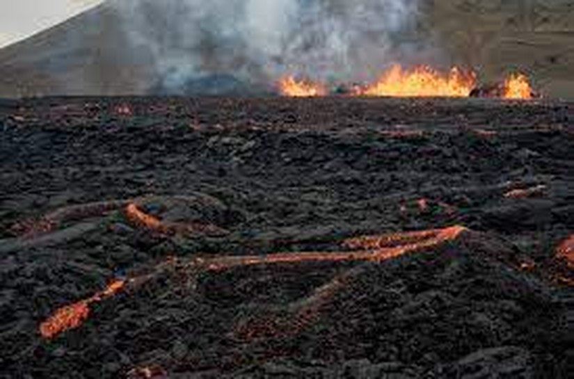 Na Islândia, mais de mil tremores de terra em um dia alertam para possível erupção vulcância; resort em lagoa de águas termais suspende atividade