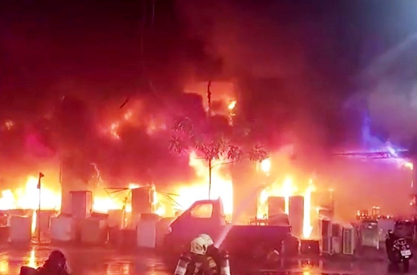 Incêndio em prédio de Taiwan mata pelo menos 46 pessoas