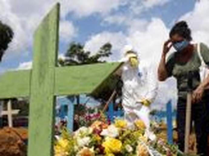 Com 1.699 vítimas em 24h, Brasil ultrapassa 260 mil mortes por Covid-19