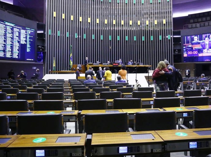 Câmara aprova texto-base do projeto de privatização dos Correios