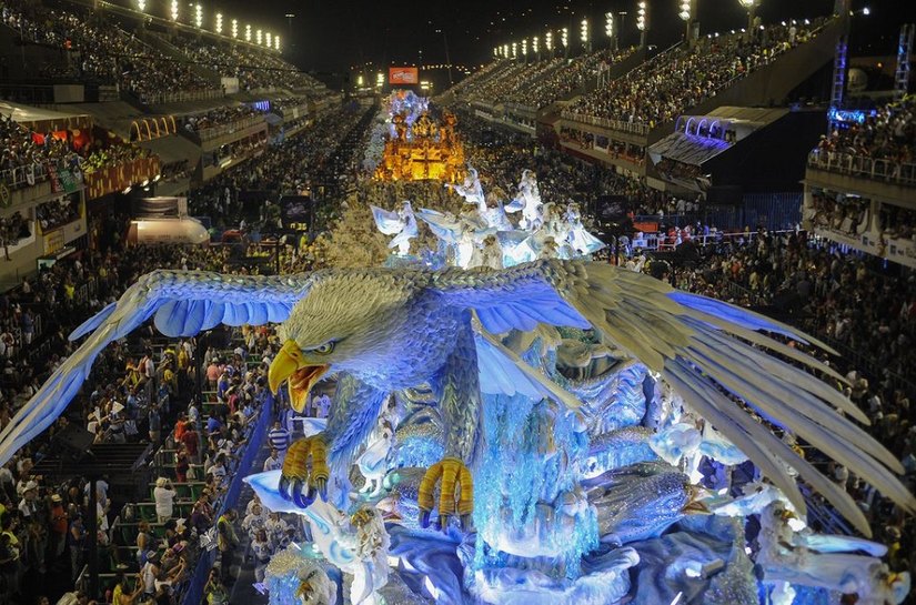 Desfile no Sambódromo está mantido por enquanto, diz governo do Rio