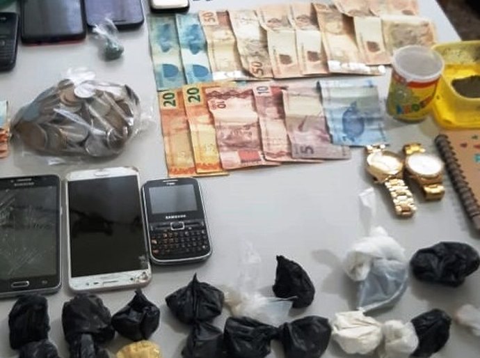 Polícia prende 4 por tráfico de drogas e associação para o tráfico
