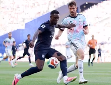 Pivô de polêmica da Copa, Balogun tem atuação apagada em eliminação dos EUA