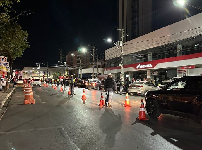 Operação prende 13 condutores embriagados na Avenida Isaac Póvoas, em Cuiabá