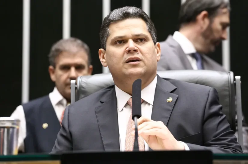 Alcolumbre mantém votação de quebra de sigilo de Lulinha por CPMI do INSS