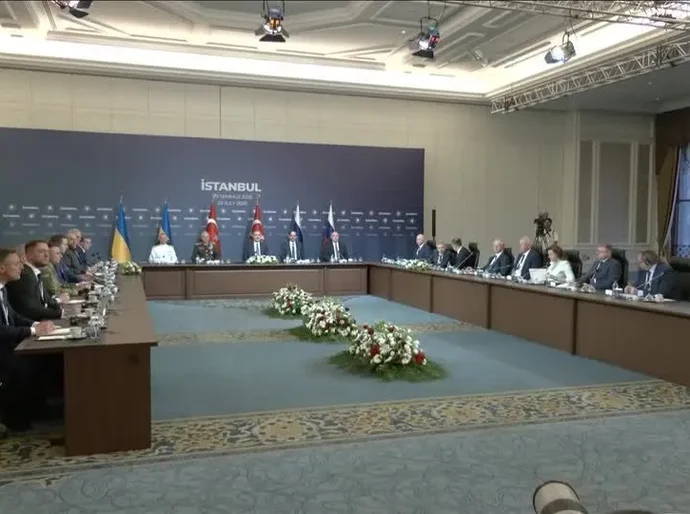 Rússia e Ucrânia concluem negociação de paz na Turquia em menos de uma hora