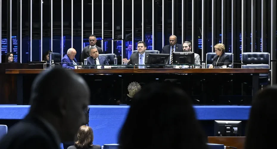 Senado deve iniciar discussões sobre fim da escala 6x1 nesta semana