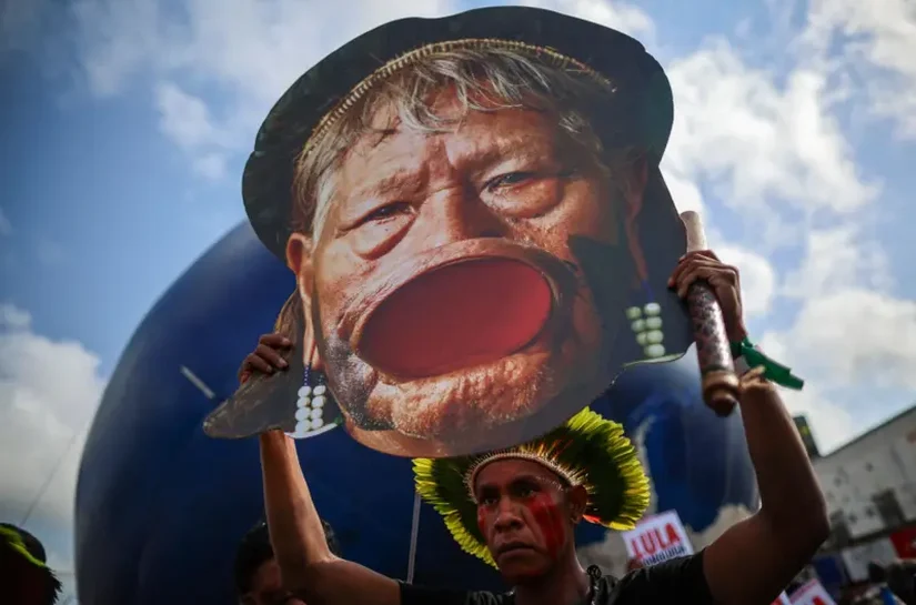 O protesto de Raoni, maior liderança indígena do Brasil, por não discursar oficialmente na COP30