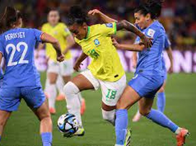 França vence o Brasil por 2×1 e assume a liderança do grupo F