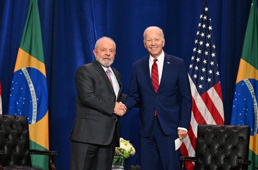 Em encontro com Biden, Lula diz que EUA e Brasil devem se tratar como “amigos com objetivo em comum”